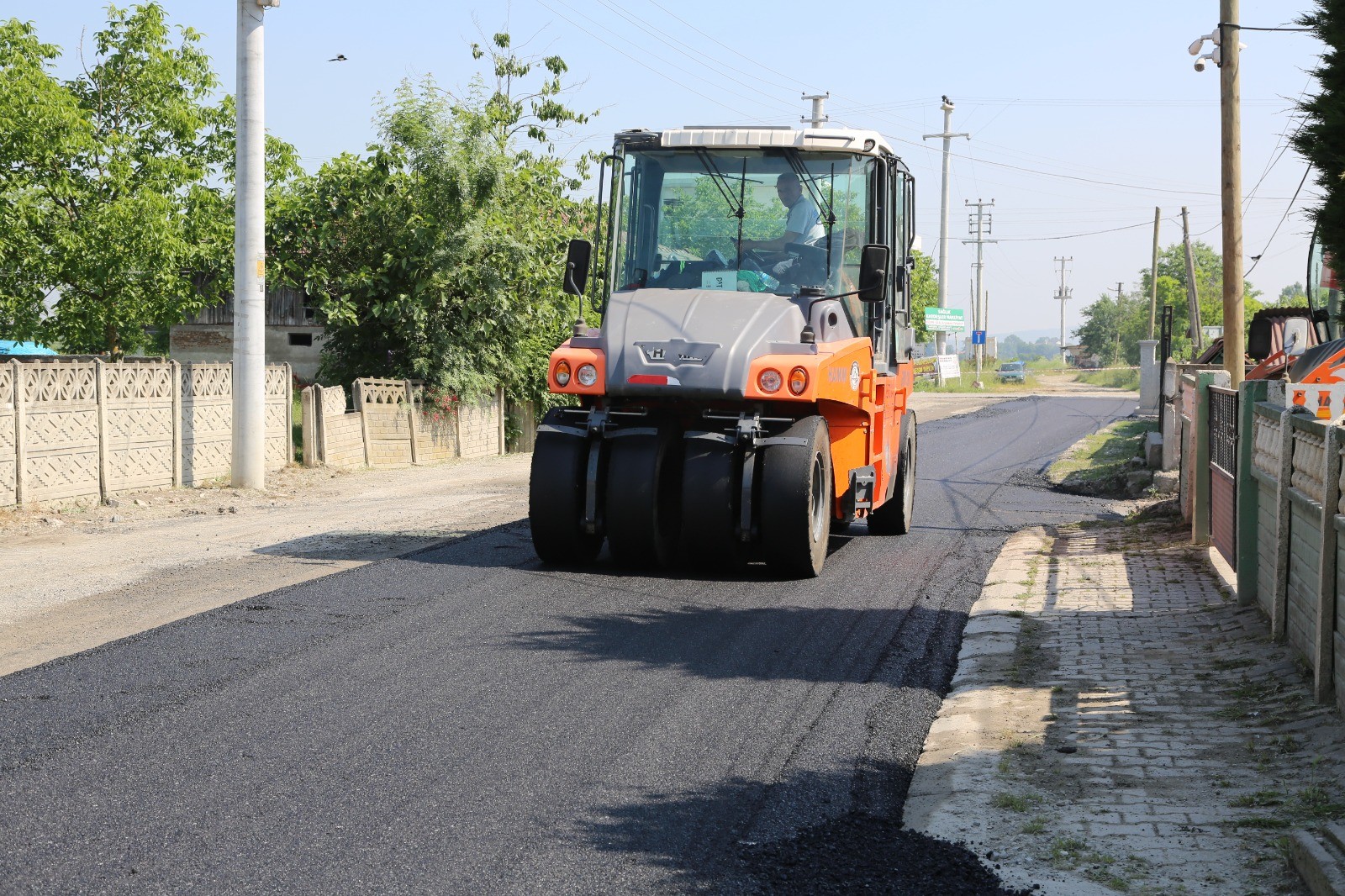 Serdivan Belediyesi'nden Asfalt Atağı