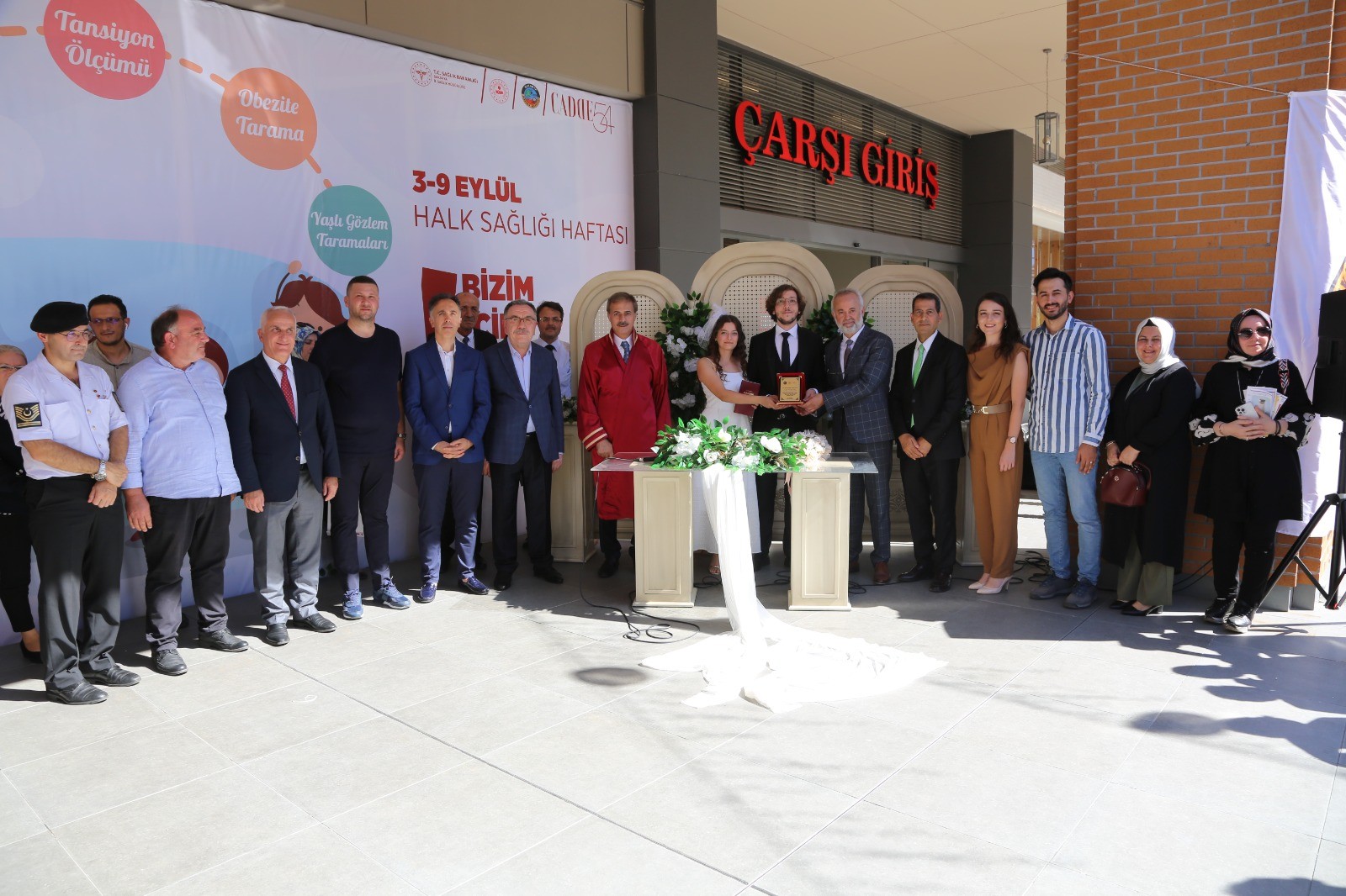 Sağlık Çalışanları Halk Sağlığı Haftasında Evlendi 