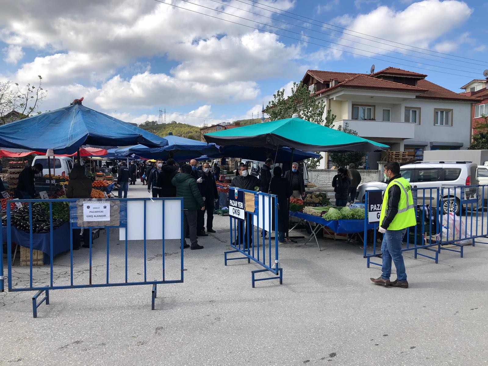 İki Semt Pazarı Cuma Günü Aynı Yerde Kurulacak