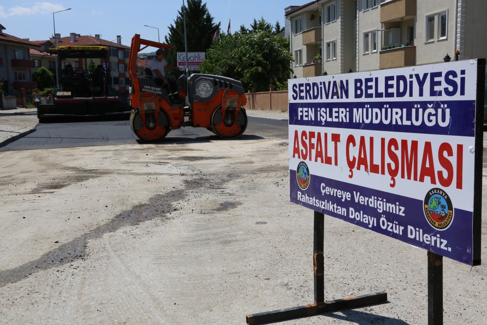 Serdivan’da Asfalt Mesaisi Devam Ediyor	