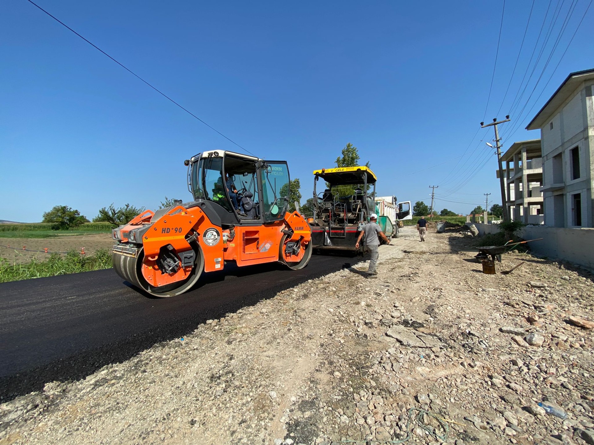 YAZLIK’TA YOLLAR YENİLENİYOR