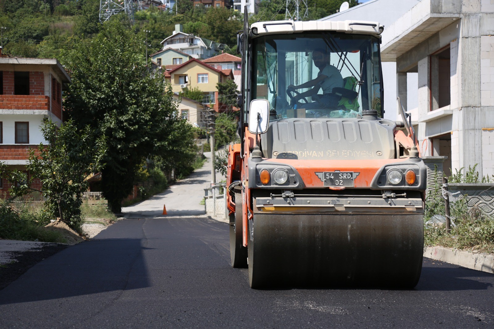 Serdivan’da Asfalt Çalışmaları Devam Ediyor