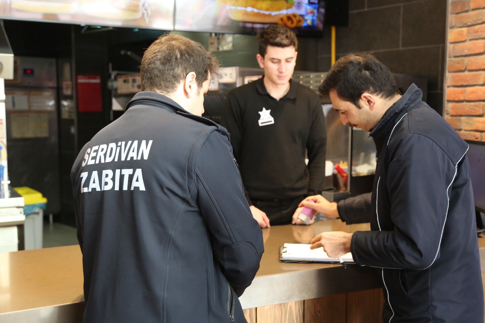 Serdivan Zabıtadan Kafe ve Restoranlara Yeni Fiyat Uygulaması Denetimi