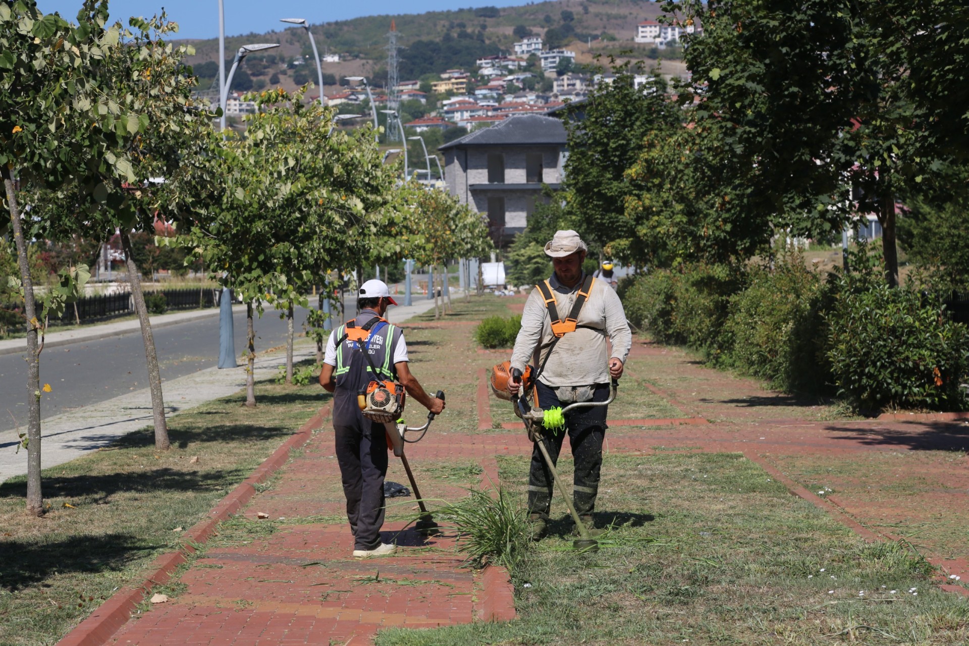 Serdivan'da Yaz Bakımı Devam Ediyor