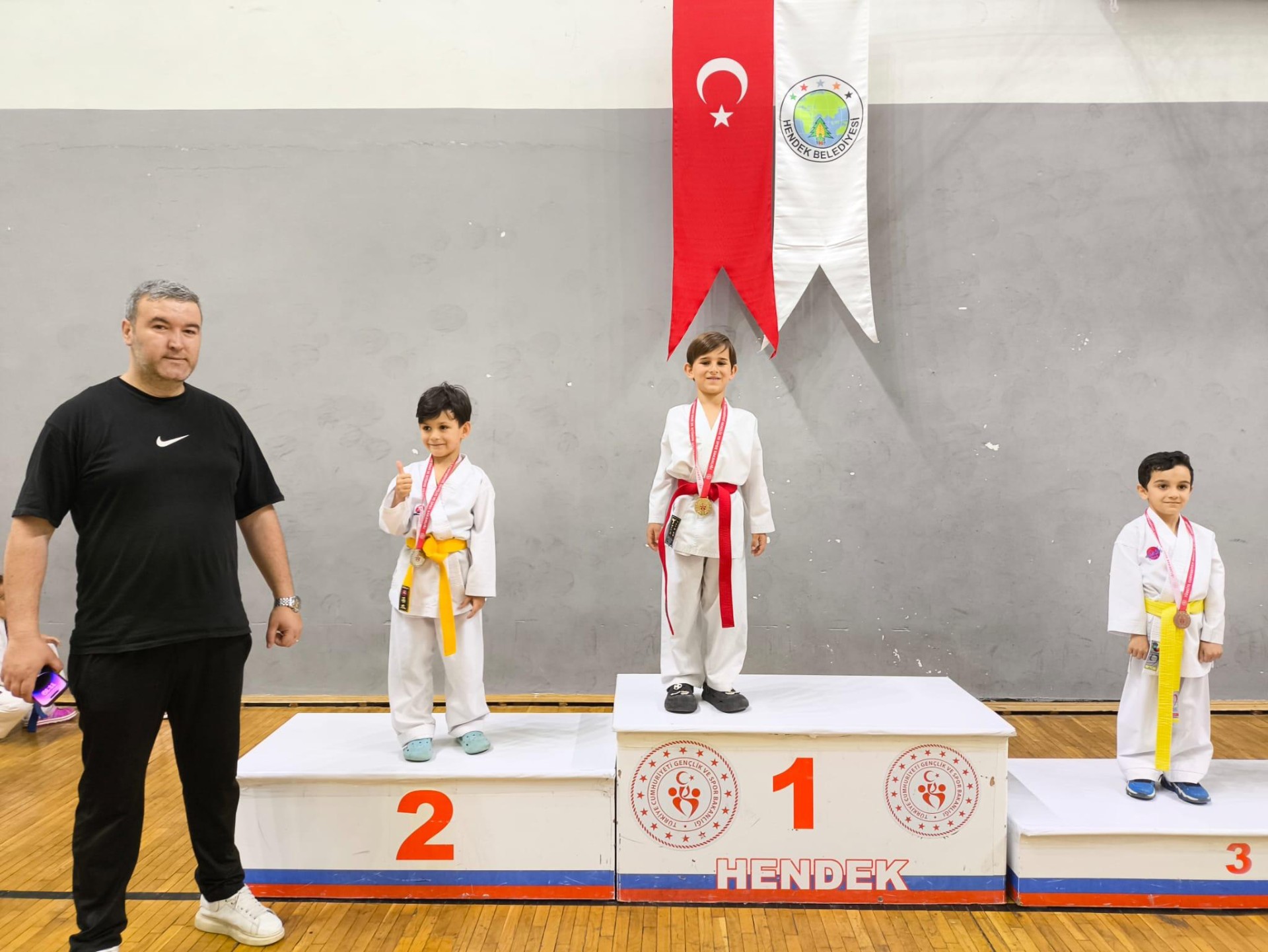 Serdivan Belediyesi Karate Takımı Analig İl Seçmelerinden Madalyalarla Döndü
