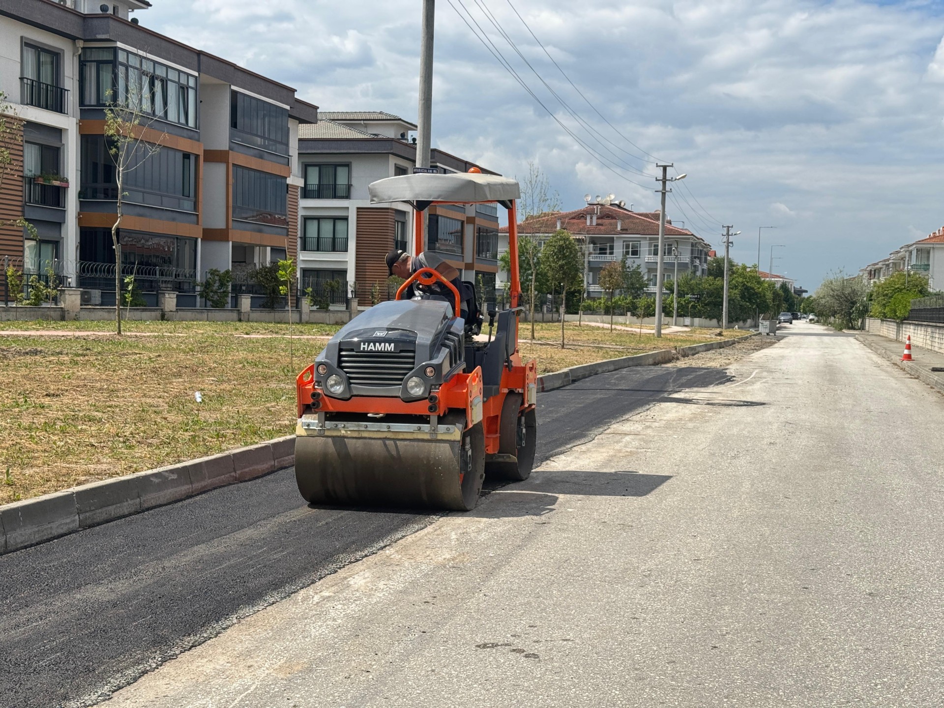 Serdivan Belediyesi Asfalt Sezonuna Hız Kesmeden Devam Ediyor