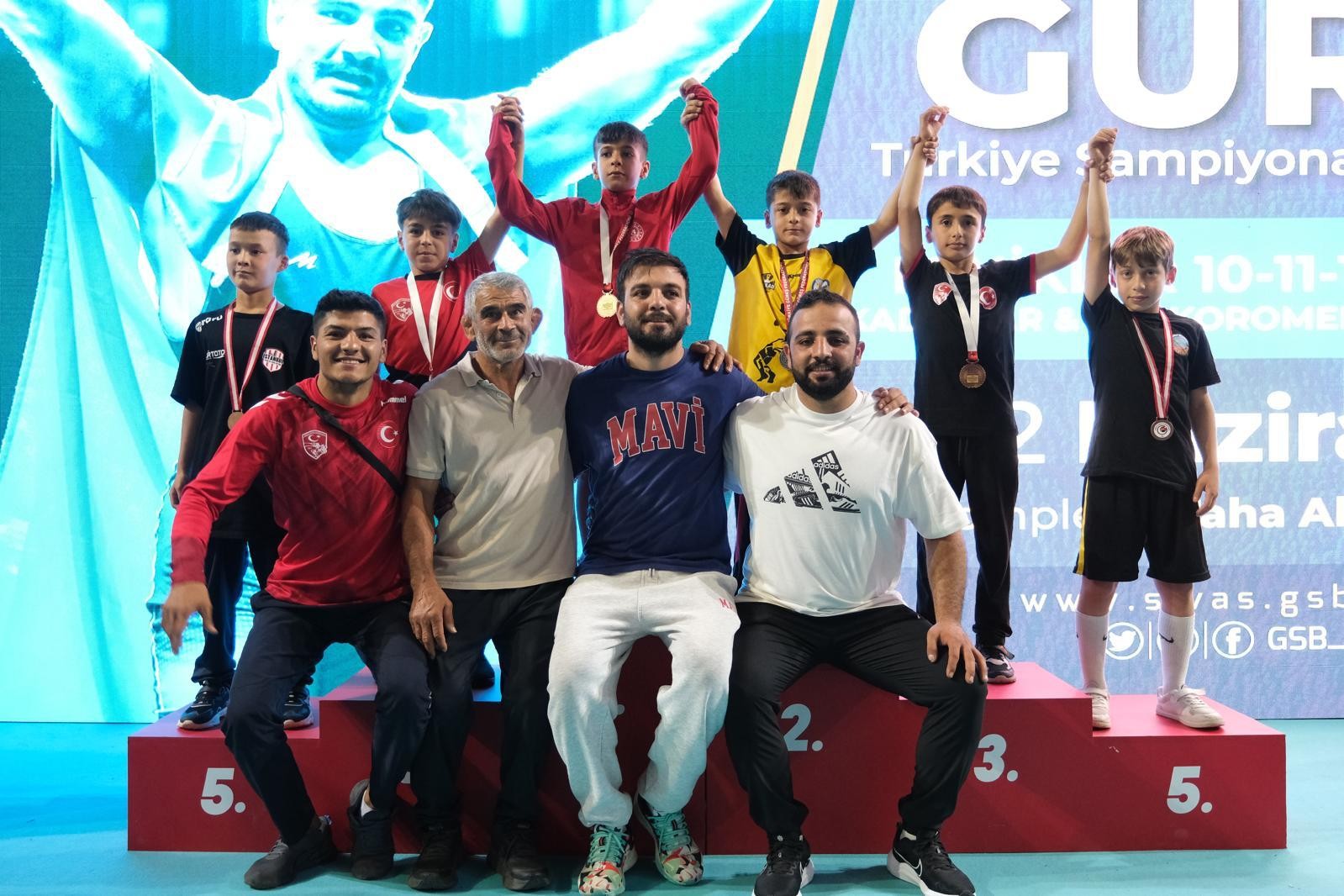 Serdivanlı Sporcular Sivas’tan Madalyalarla Döndü