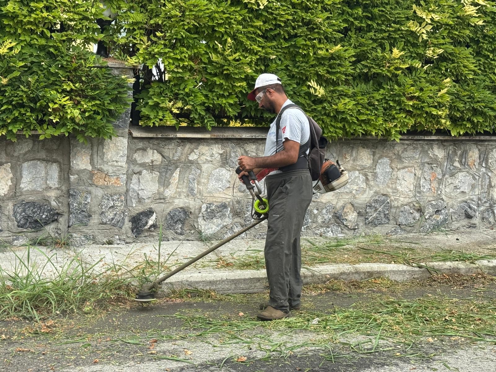 Serdivan’da Estetik ve Temiz Sokaklar İçin Yoğun Mesai